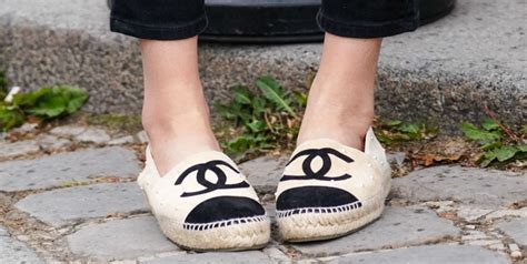 scarpe modello chanel si indossano a luglio|Scarpe estate 2022: le espadrillas di Chanel sono chic.